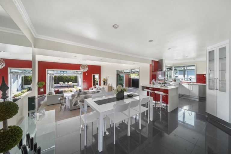 Photo of property in 33 Hope Farm Avenue, Pakuranga Heights, Auckland, 2010