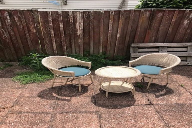 Photo of property in 2/53 Shakespeare Road, Milford, Auckland, 0620