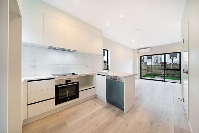 Photo of property in 1/2 Abbotleigh Avenue, Te Atatu Peninsula, Auckland, 0610