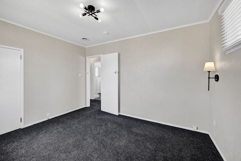 Photo of property in 1a Robbins Crescent, Hawera, 4610
