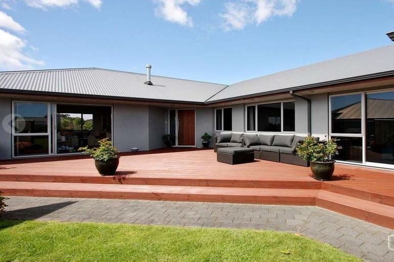 Photo of property in 174 Heta Road, Highlands Park, New Plymouth, 4312
