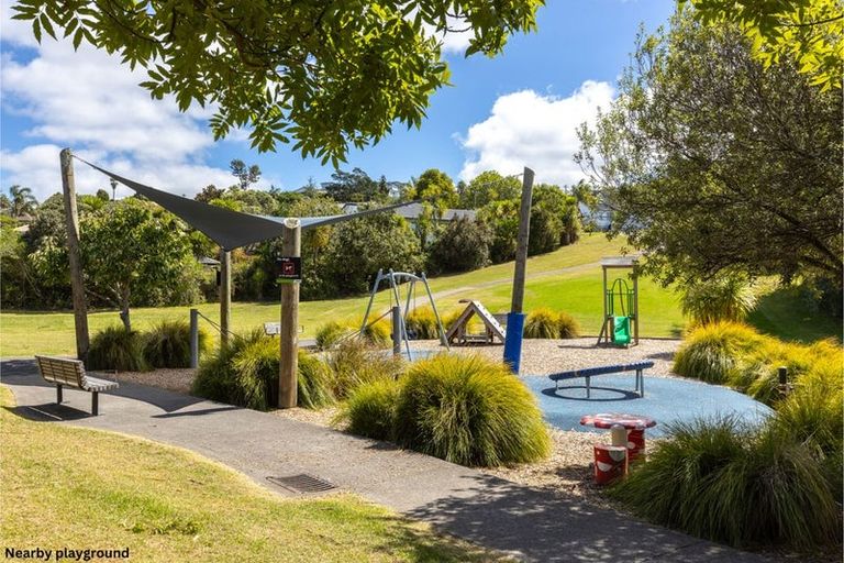 Photo of property in 5 Crestview Place, Browns Bay, Auckland, 0630