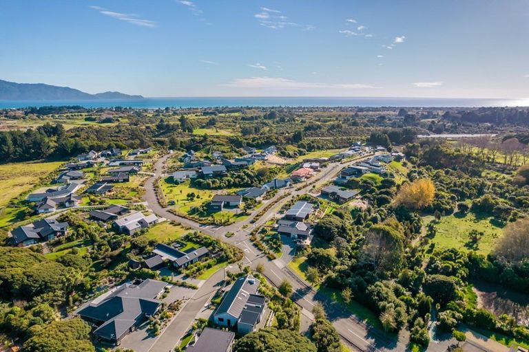 Photo of property in 19 Te Heke Place, Waikanae, 5036