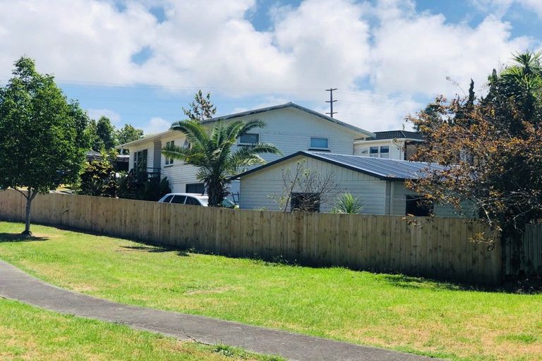 Photo of property in 39 Totaravale Drive, Totara Vale, Auckland, 0629