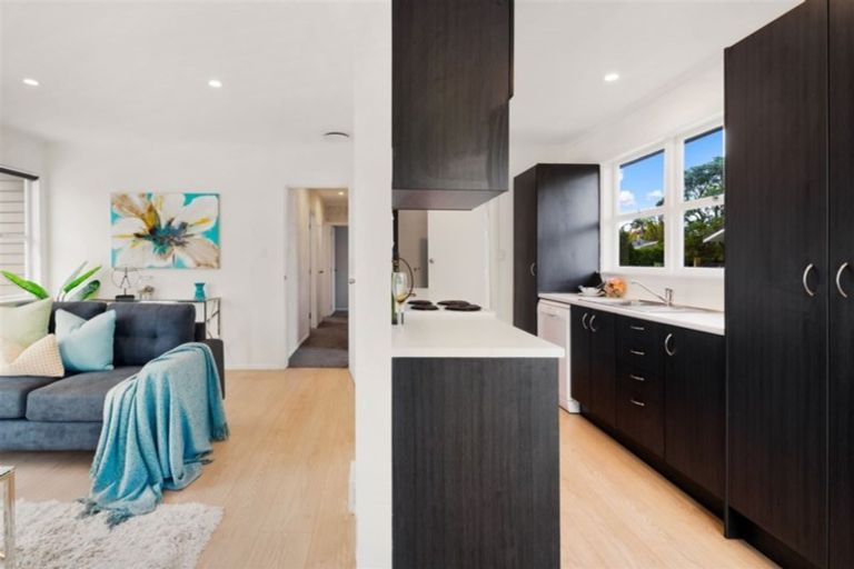 Photo of property in 15 Lendic Avenue, Henderson, Auckland, 0612