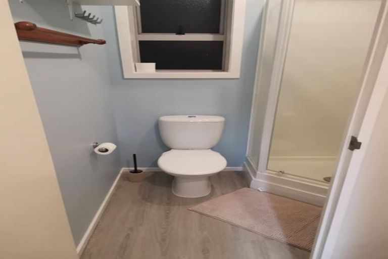 Photo of property in 10c Earl Road, Titirangi, Auckland, 0604