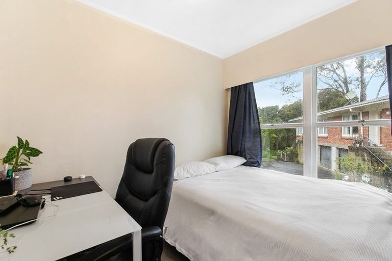 Photo of property in 1/53 Ayton Drive, Totara Vale, Auckland, 0629