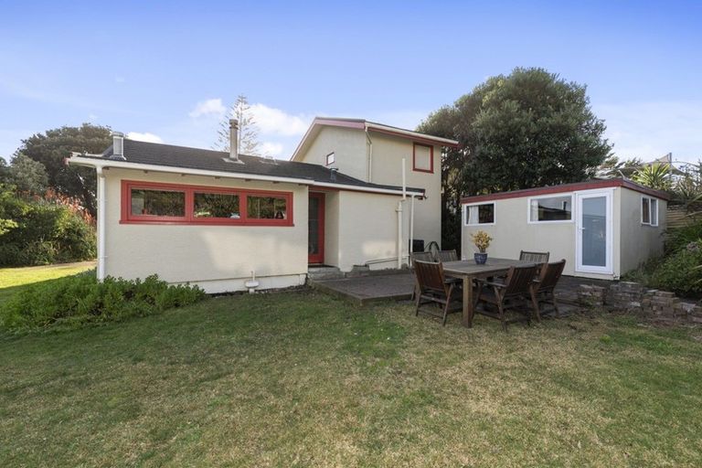 Photo of property in 82 Marine Parade, Otaki Beach, Otaki, 5512