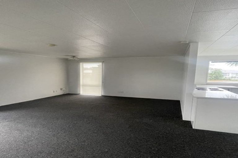 Photo of property in 17 Glen Close, Glen Eden, Auckland, 0602