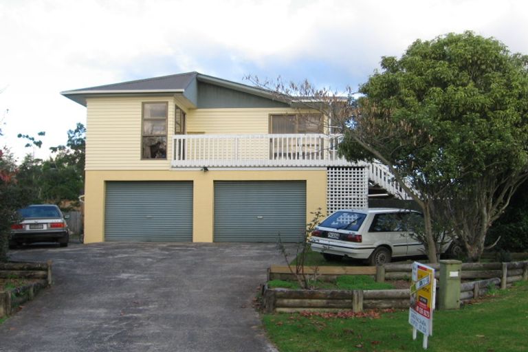 Photo of property in 70 Patons Road, Howick, Auckland, 2014