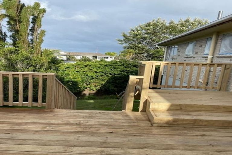 Photo of property in 115 Kemp Road, Massey, Auckland, 0614