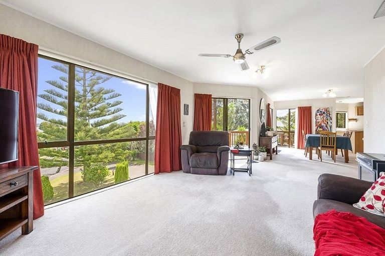 Photo of property in 4 Shakespear Road, Army Bay, Whangaparaoa, 0930