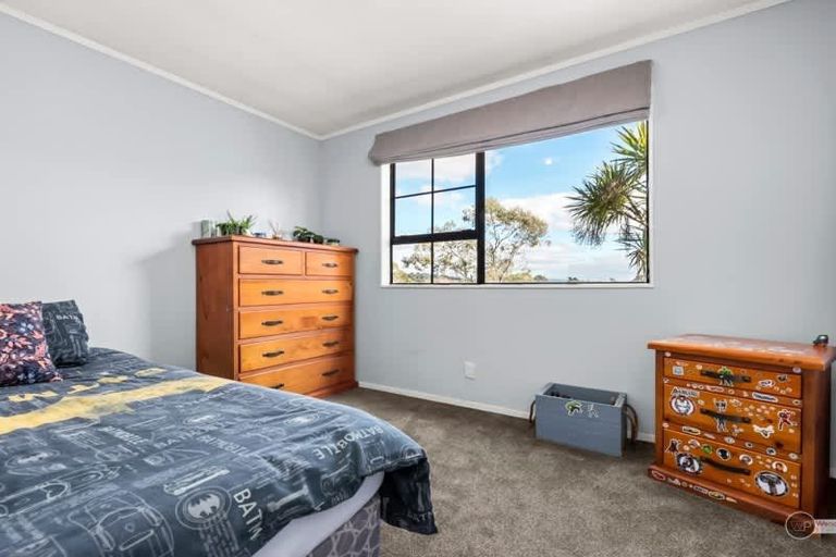 Photo of property in 112 Norana Road, Timberlea, Upper Hutt, 5018