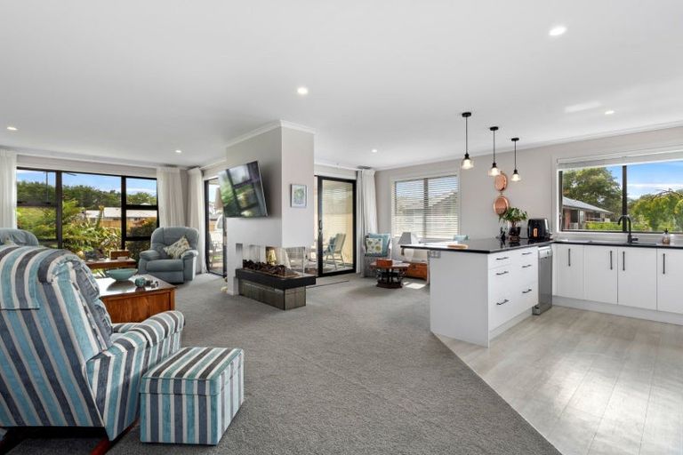 Photo of property in 2 Vesey Drive, Katikati, 3129