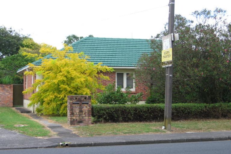 Photo of property in 24a Godley Road, Green Bay, Auckland, 0604