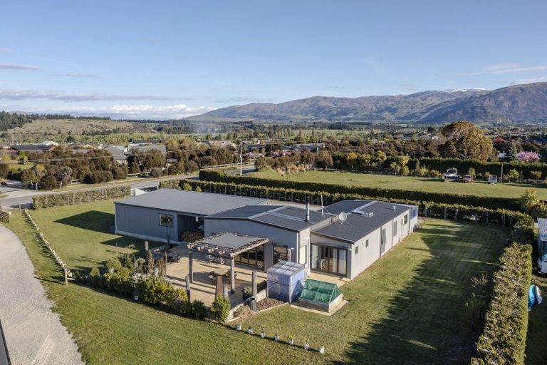 Photo of property in 911 Aubrey Road, Albert Town, Wanaka, 9305
