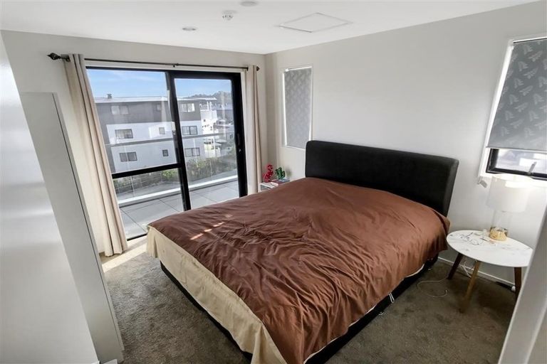 Photo of property in Apollo Apartments, 201/46 Rosedale Road, Rosedale, Auckland, 0632