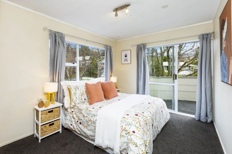 Photo of property in 1 Deller Grove, Silverstream, Upper Hutt, 5019