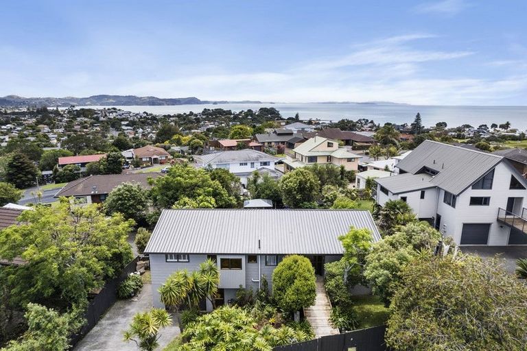 Photo of property in 5 Higham Ferrers Place, Red Beach, 0932