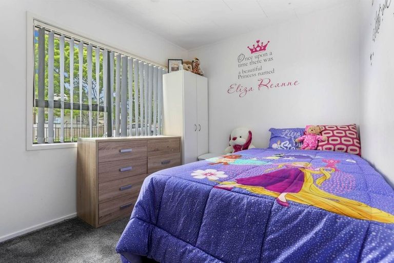 Photo of property in 6 Kopu Place, Clendon Park, Auckland, 2103
