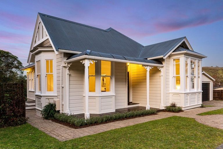 Photo of property in 2 Castlemaine Close, Karori, Wellington, 6012