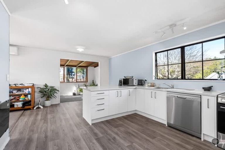 Photo of property in 112 Norana Road, Timberlea, Upper Hutt, 5018