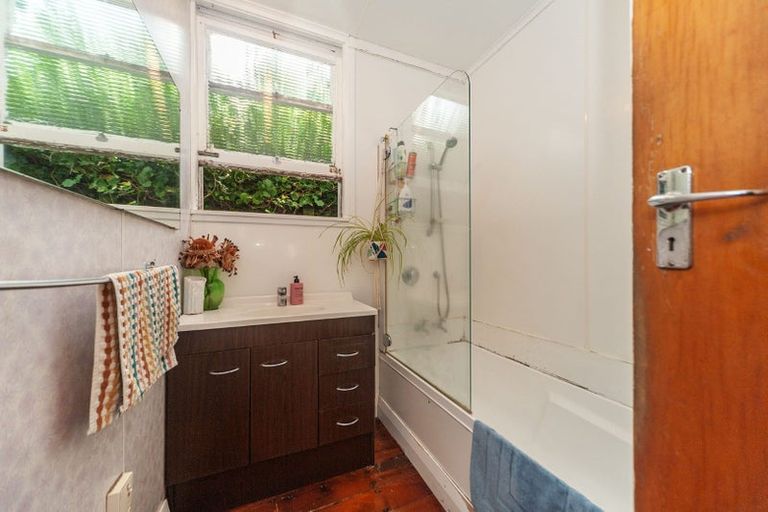 Photo of property in 87-87a Freyberg Street, Lyall Bay, Wellington, 6022