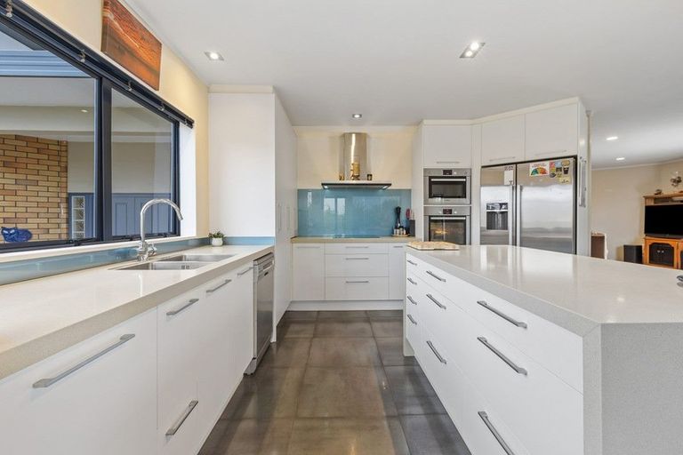 Photo of property in 5 Hanly Close, West Harbour, Auckland, 0618