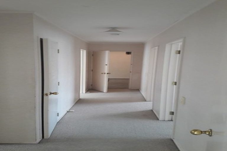 Photo of property in 1/18 Lowburn Place, Clover Park, Auckland, 2019