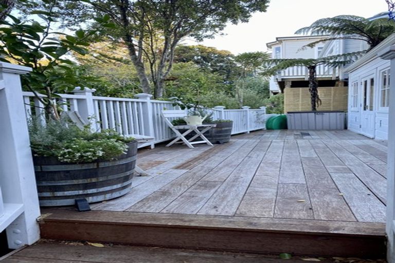 Photo of property in 49 Aurora Terrace, Kelburn, Wellington, 6012