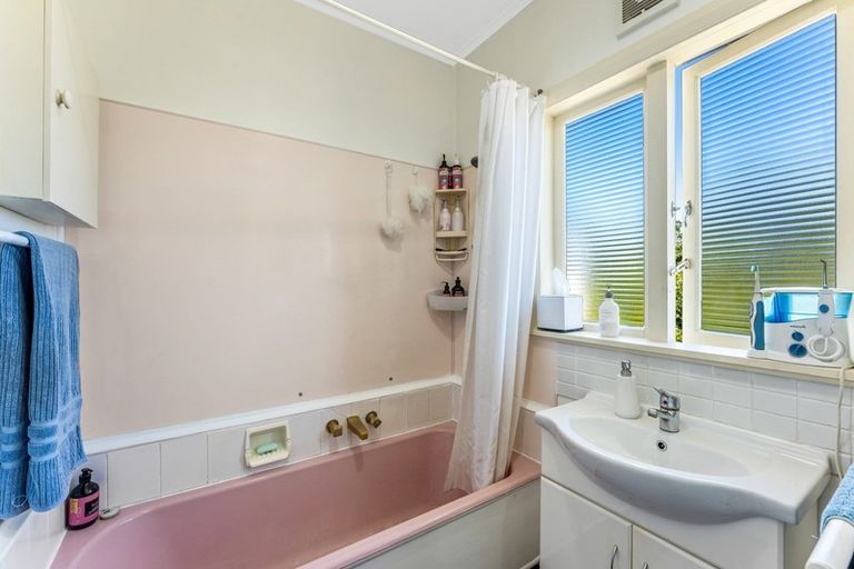 Photo of property in 10 Elizabeth Street, Pukerua Bay, 5026