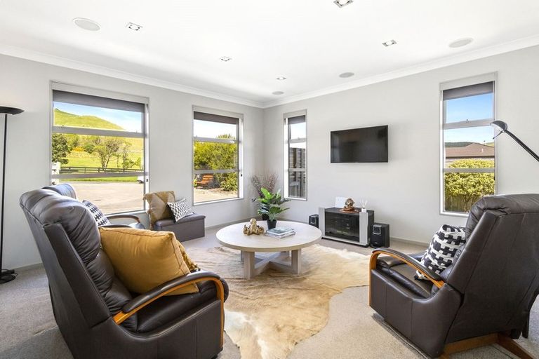 Photo of property in 101 Bing Lucas Drive, Tawa, Wellington, 5028