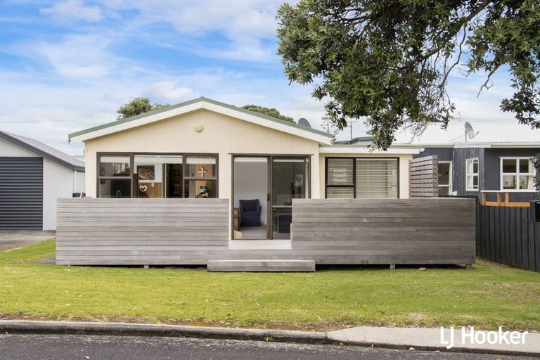 Photo of property in 13 Hinemoa Road, Waihi Beach, 3611