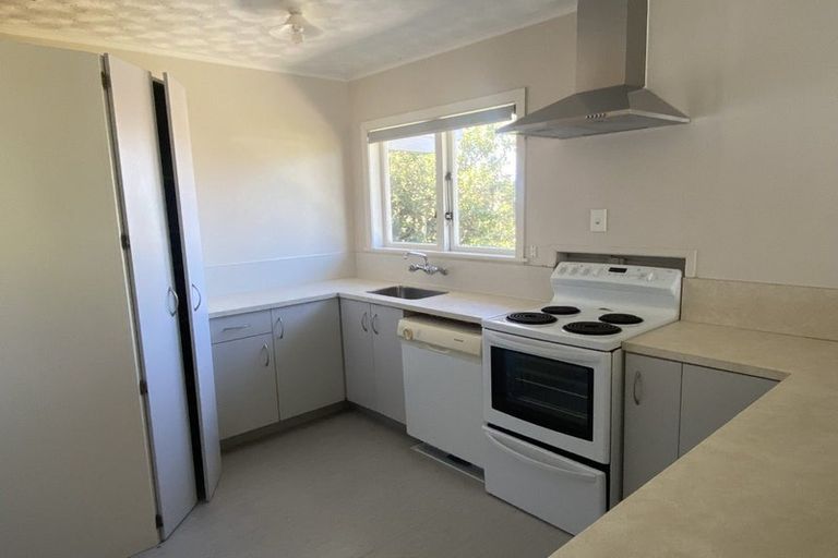 Photo of property in 98 Tirimoana Road, Te Atatu South, Auckland, 0602