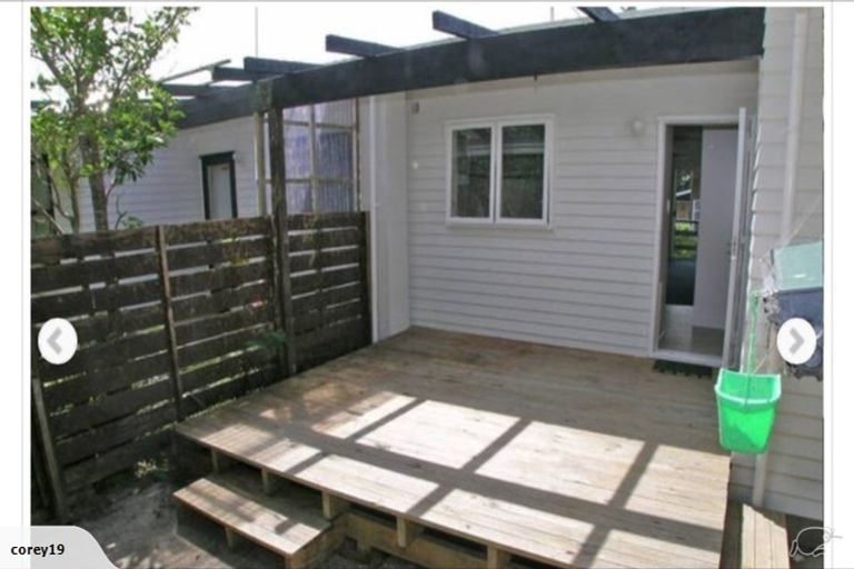 Photo of property in 105 Churton Drive, Churton Park, Wellington, 6037