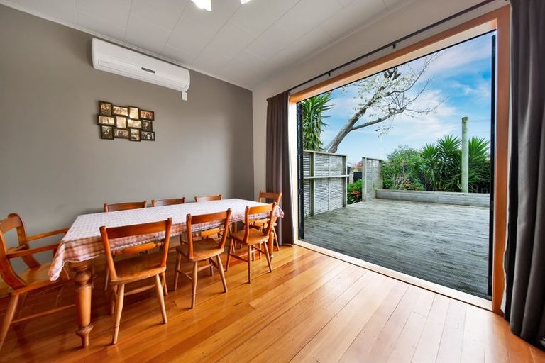 Photo of property in 70 Collins Street, Hawera, 4610