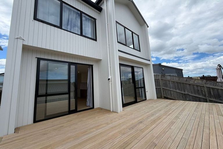 Photo of property in 105 Waekahu Road, Westgate, Auckland, 0814