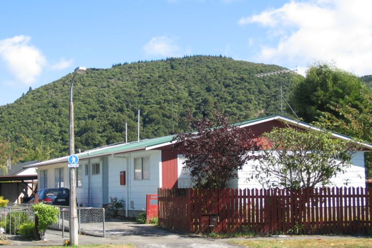 Photo of property in 16b Beryl Grove, Birchville, Upper Hutt, 5018