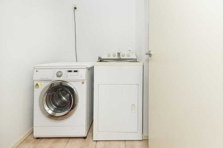 Photo of property in Maddison Apartments, 2/6c Queen Street, Palmerston North, 4410