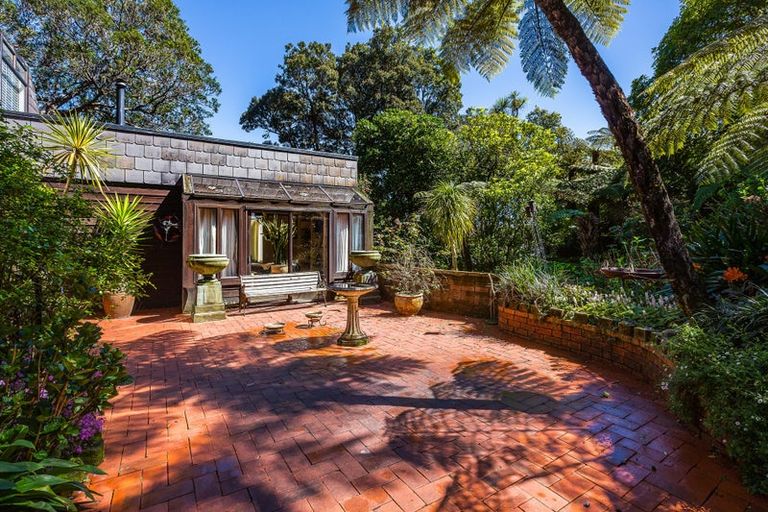 Photo of property in 11a Taumaru Avenue, Lowry Bay, Lower Hutt, 5013