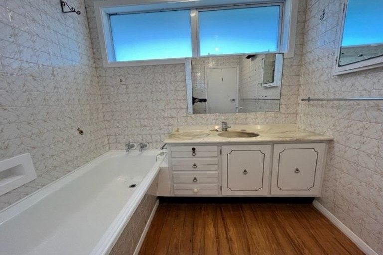 Photo of property in 21 Maple Grove, Maungaraki, Lower Hutt, 5010