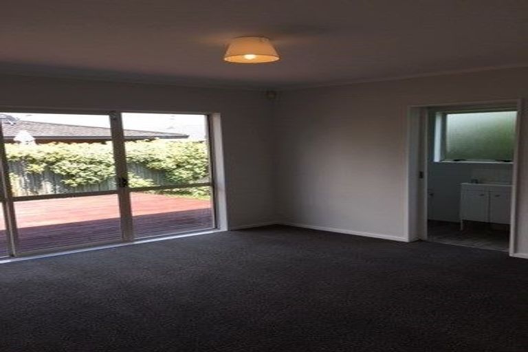 Photo of property in 2/46 West Fairway, Golflands, Auckland, 2013