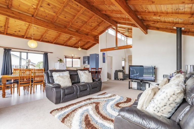 Photo of property in 20 Anglers Way, Wattle Downs, Auckland, 2102