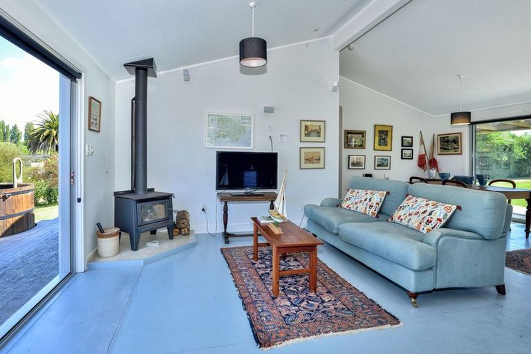 Photo of property in 14 Monkhouse Street, Tolaga Bay, 4077