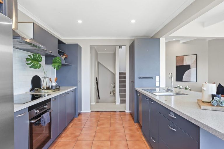 Photo of property in 6 Otitori Bay Road, Titirangi, Auckland, 0604