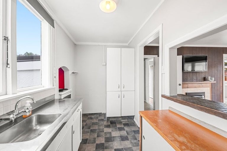 Photo of property in 352 Stokes Valley Road, Stokes Valley, Lower Hutt, 5019