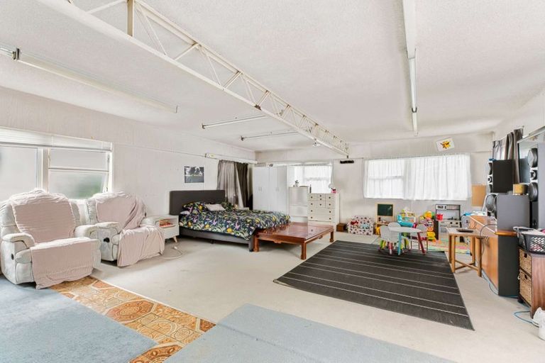 Photo of property in 10 Clendon Place, Manurewa, Auckland, 2102