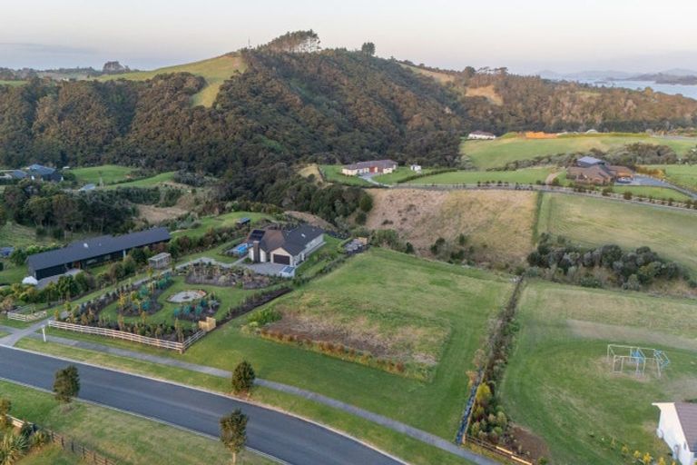 Photo of property in 6 Fernbird Grove, Kerikeri, 0294
