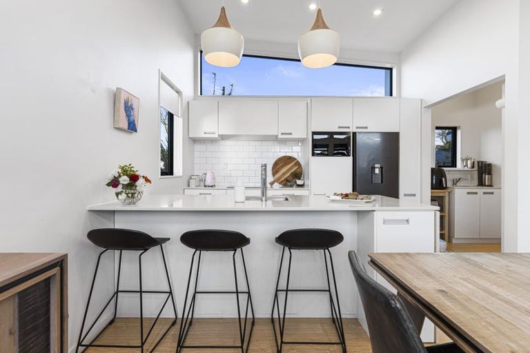 Photo of property in 15 Beach Road, Mellons Bay, Auckland, 2014