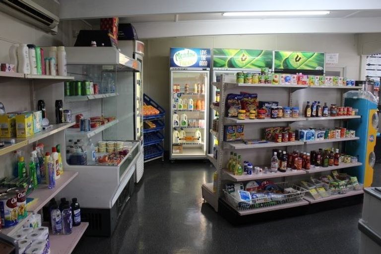 Photo of property in Terrace Stores, 29 Royal Terrace, Alexandra, 9320